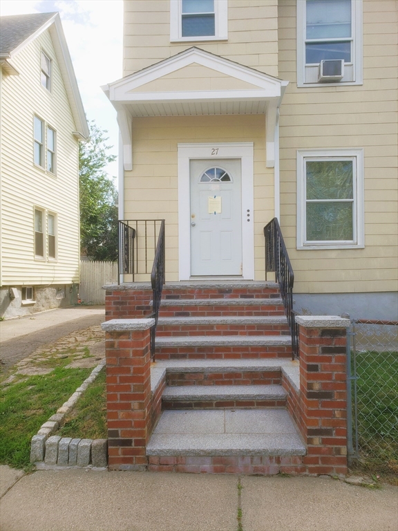 27 Medford St, Medford