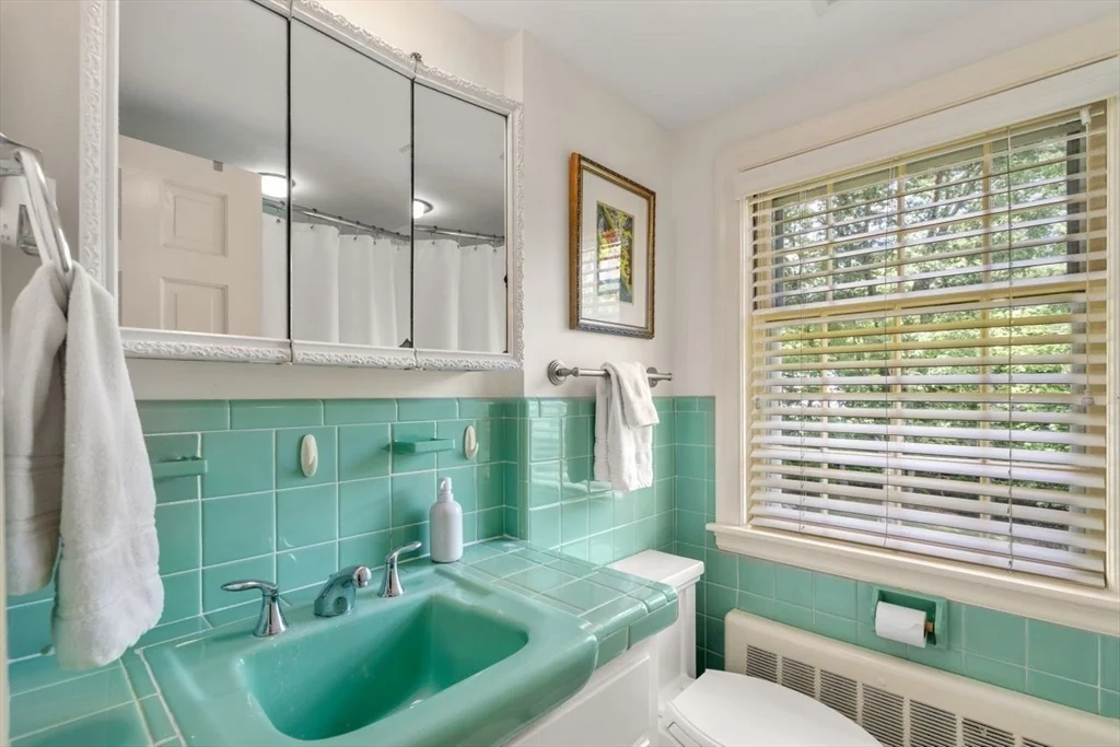 11 Nantucket Rd, Wellesley