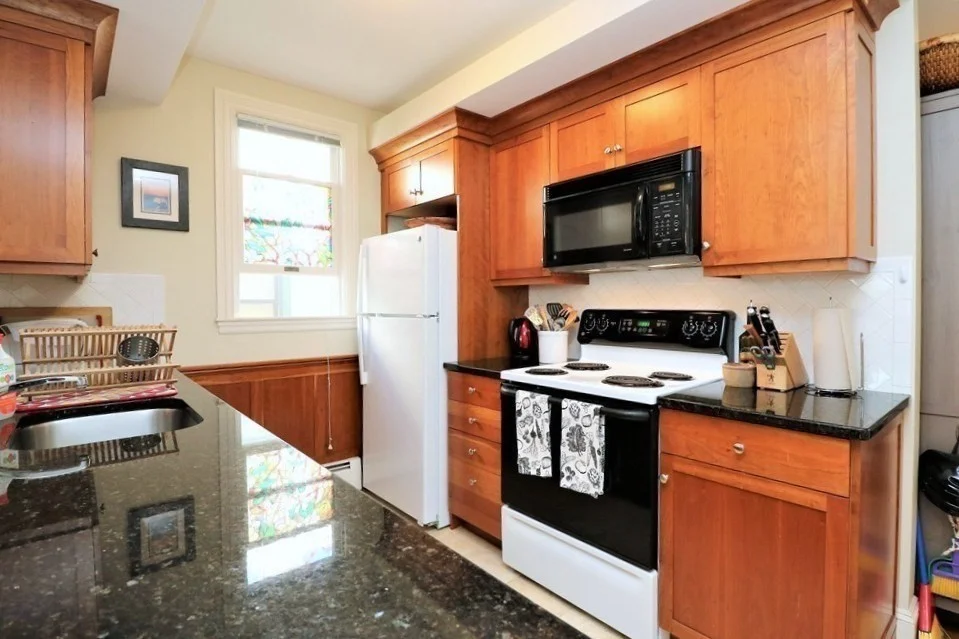 8 Caldwell Ave, Ward Two