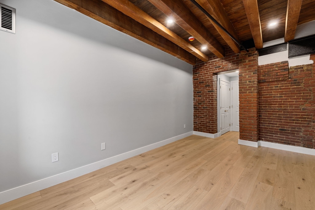 99 Fulton St, North End