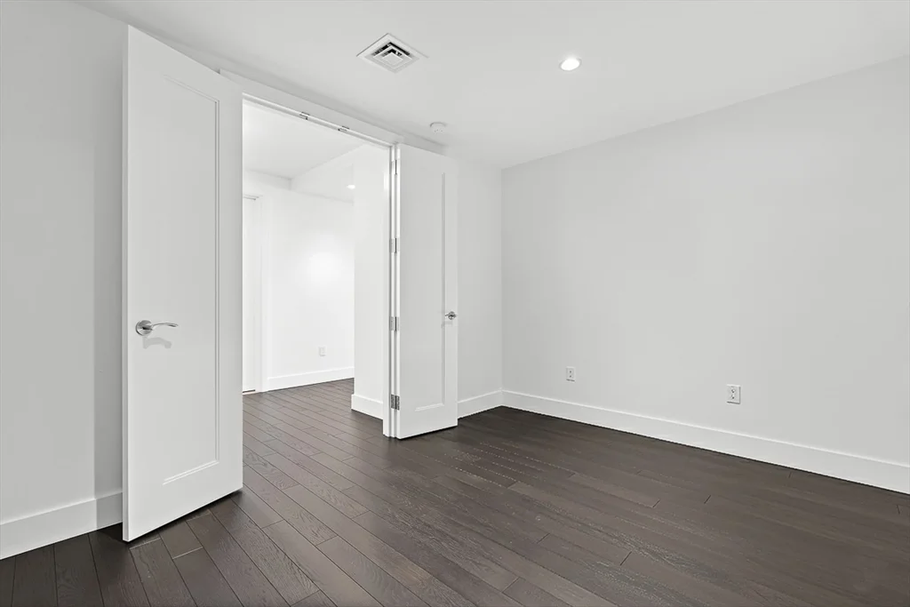 22 Liberty Dr, Seaport District