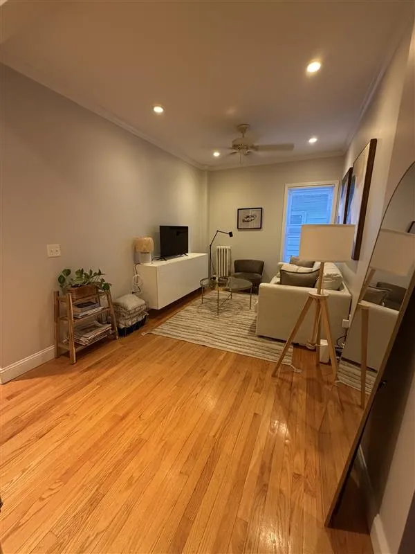 1576 Cambridge St, Mid-Cambridge