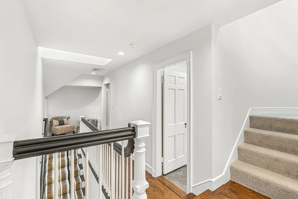 2 Phillips Pond Rd, Natick