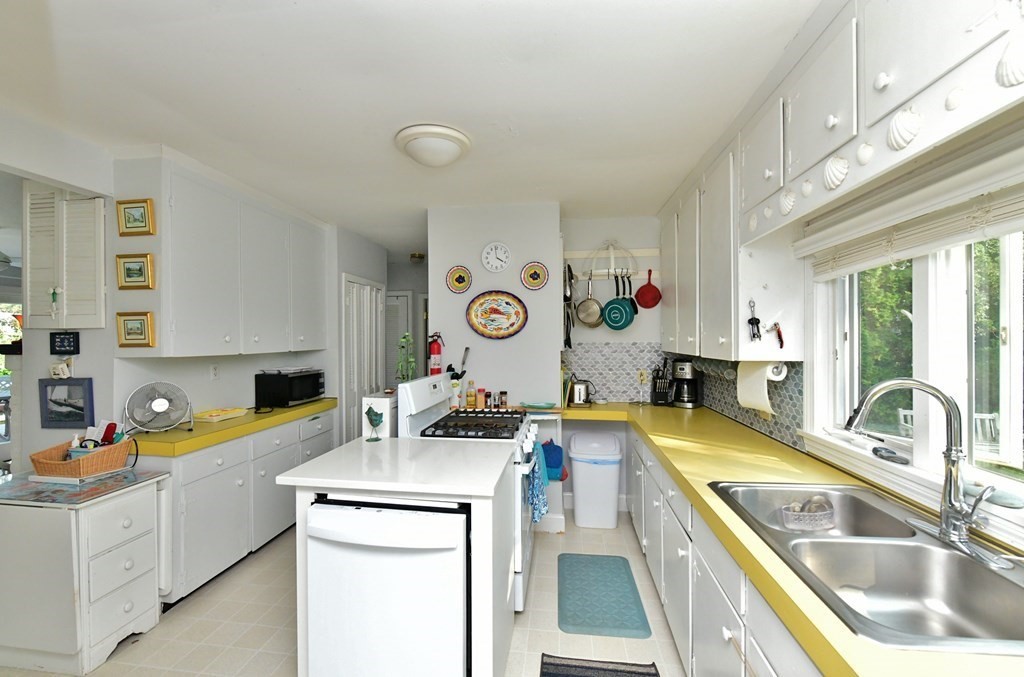 208 Standish Rd, Sagamore Beach