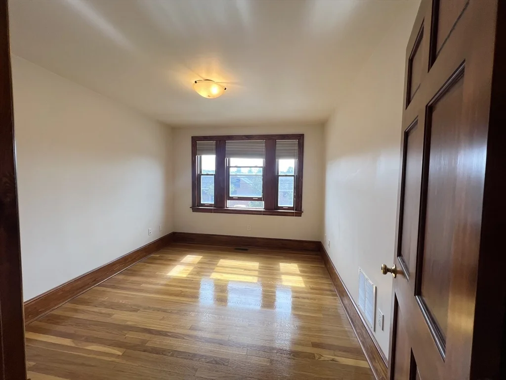 584 Humphrey St, Swampscott