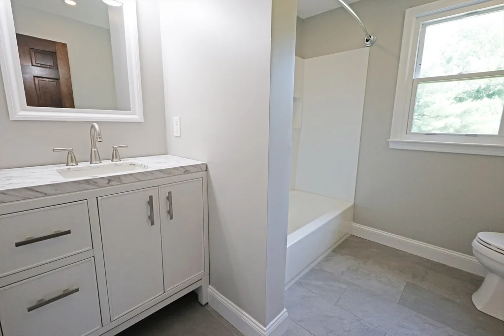 17 Fairview Dr, Westford