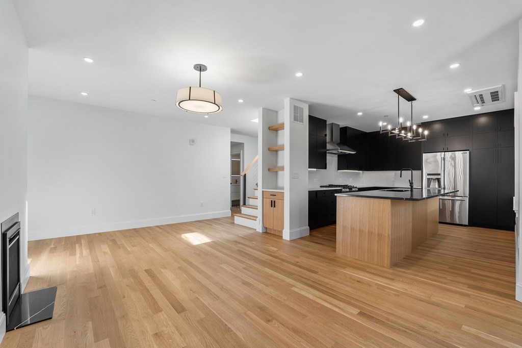 903 Beacon St, Back Bay