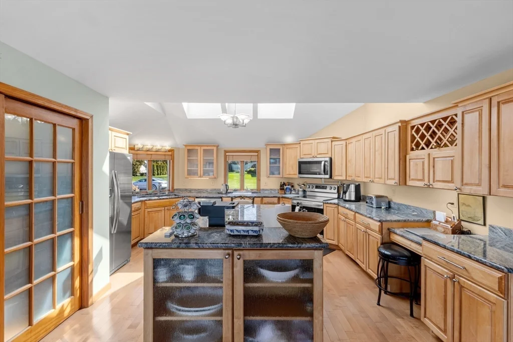 2 Windward Way, Sconticut Neck