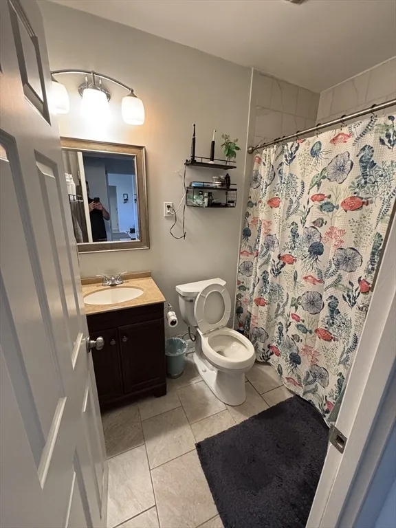 214 Lake Shore Rd, Oak Square