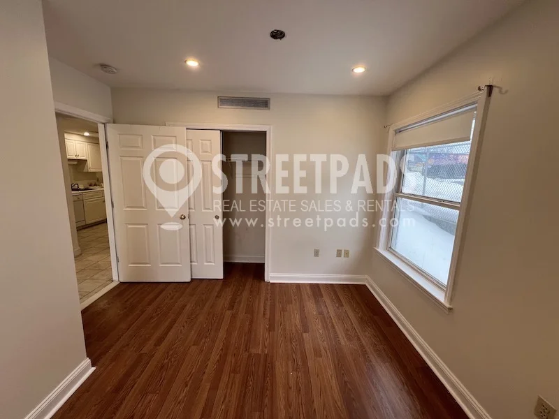 8 Glencoe St, Oak Square