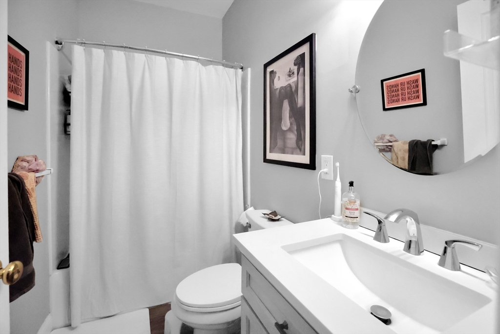 290 E 8th St, South Boston