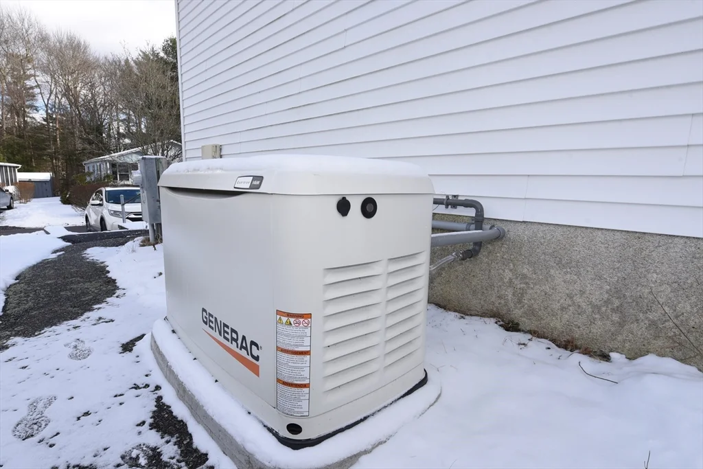 6 Canterbury Ln, Rockland