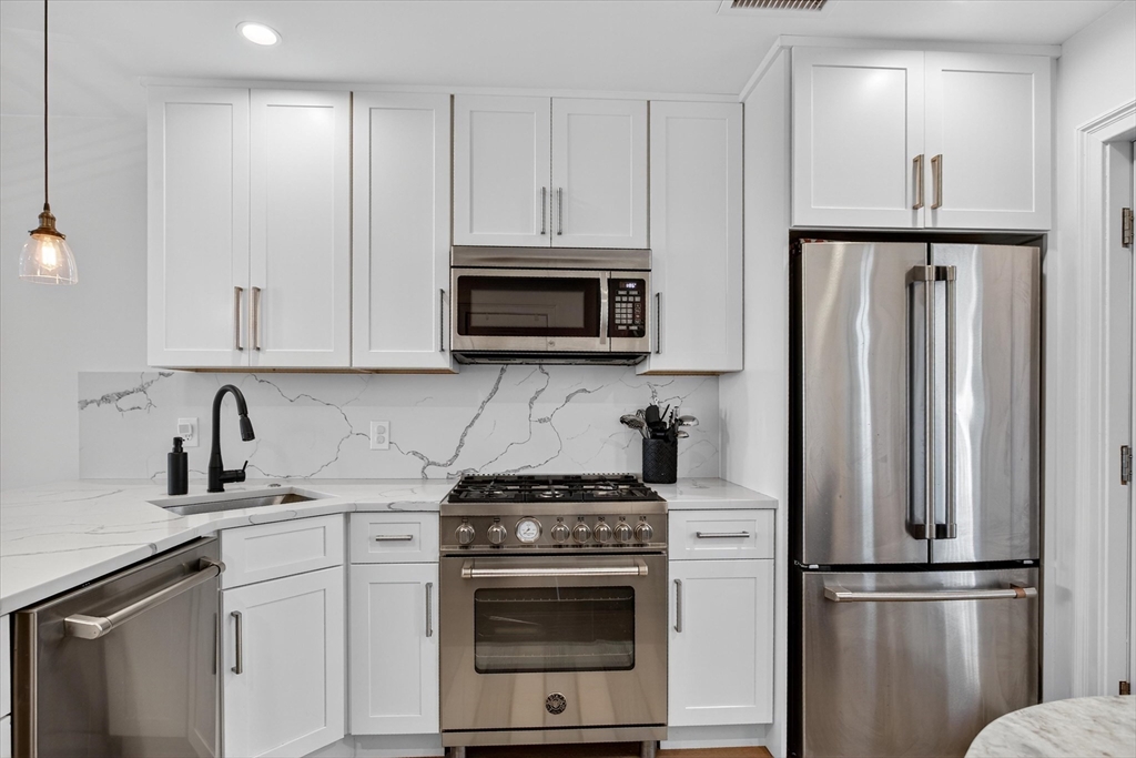 7 Bell Ct, South Boston