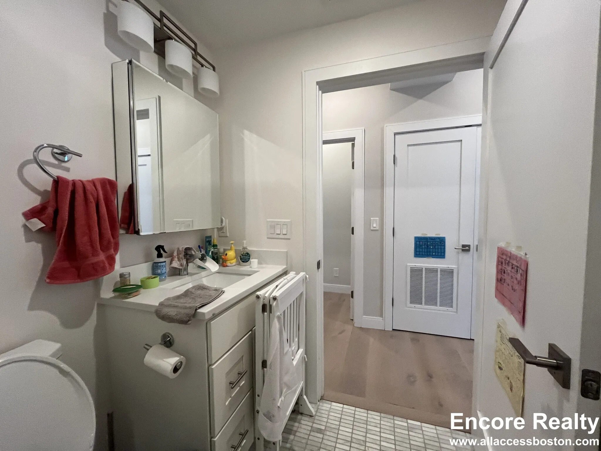 32 Cummins Highway, Roslindale