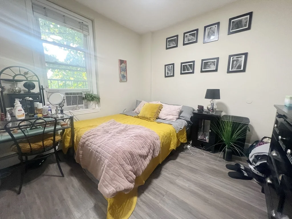 122 London, East Boston