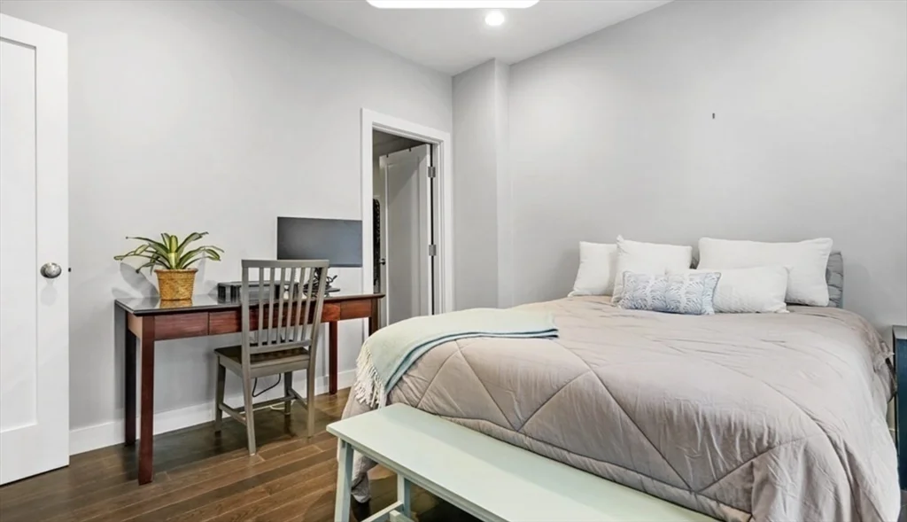 309 E St, South Boston