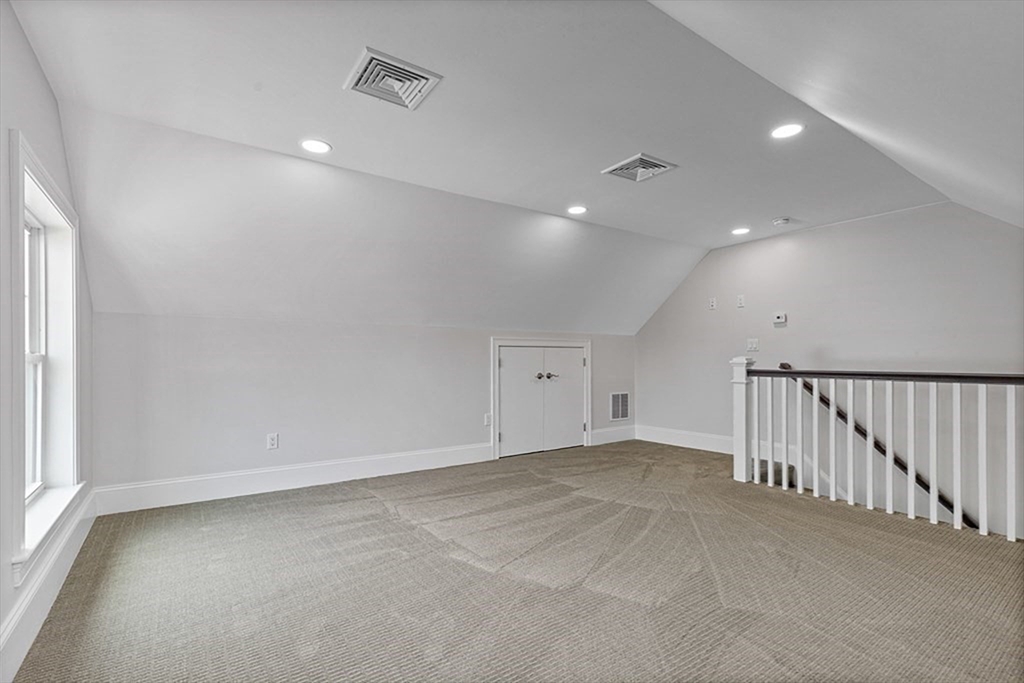 83 Hawthorn St, Nonantum