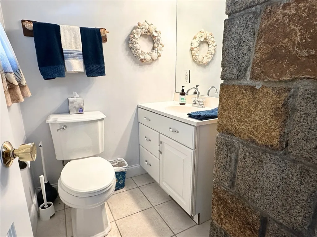 1 Pigeon Hill Ct, Rockport