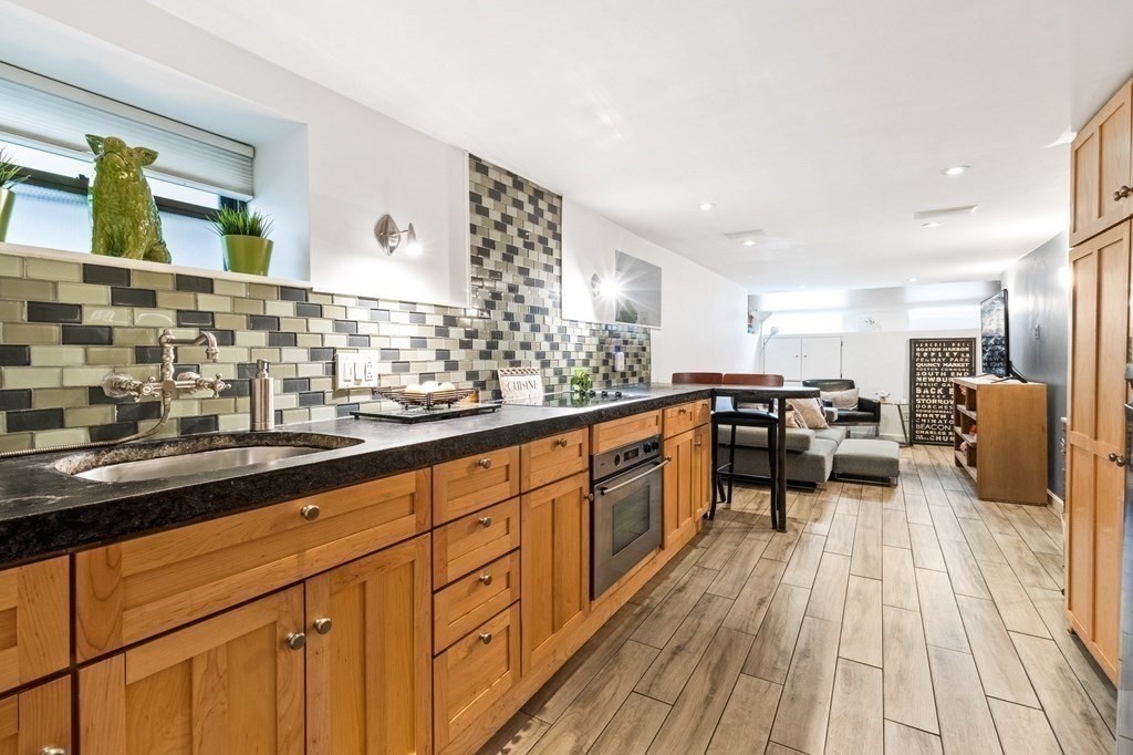 92 Green St, Charlestown