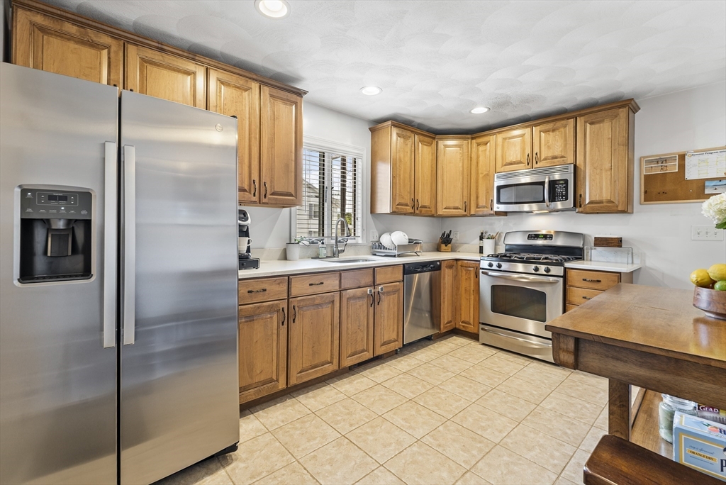 8 Ballard St, Saugus