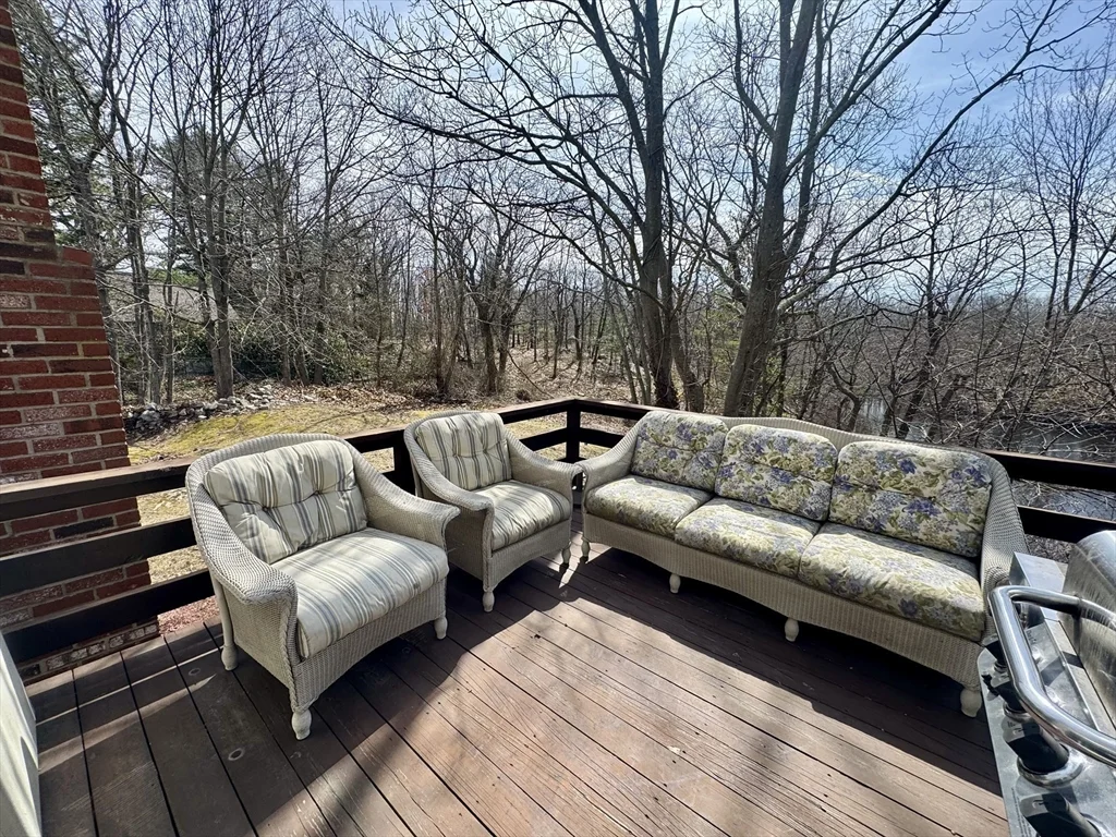 15 Curlew St, West Roxbury