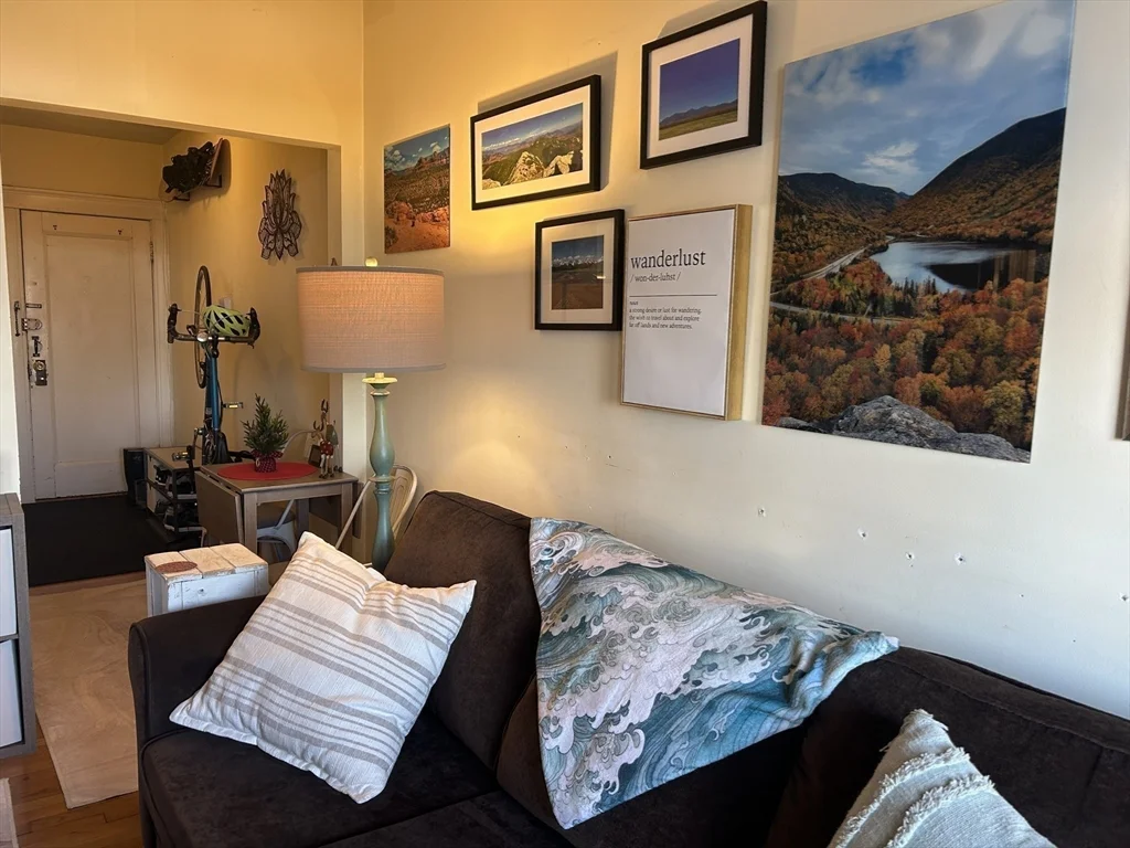 2039 Commonwealth Ave, Brighton