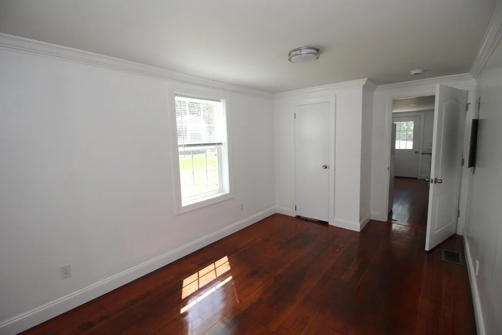 96 Walnut Ln, Attleboro