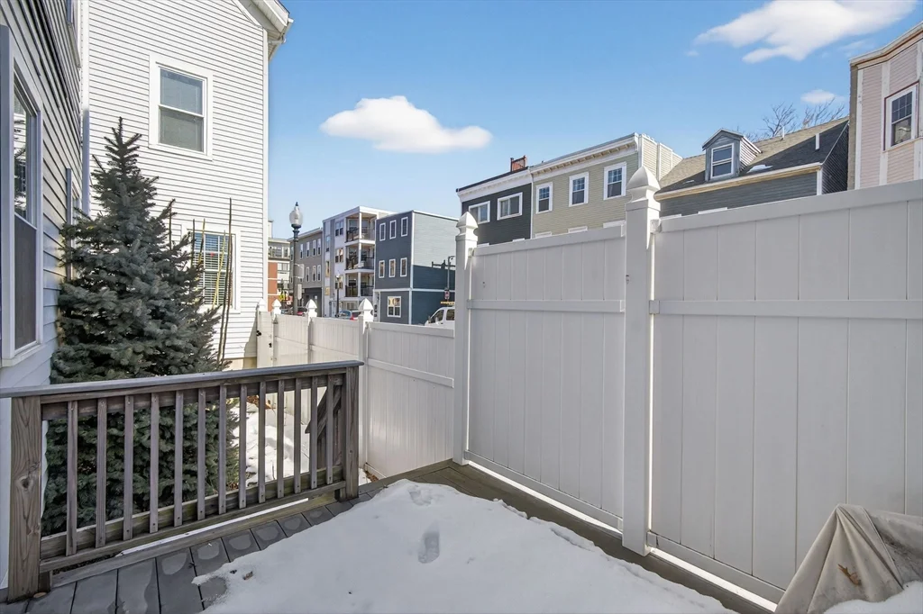 170 W 3rd St, South Boston