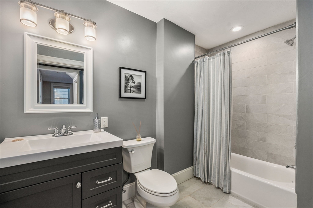 417 E 7th St, South Boston