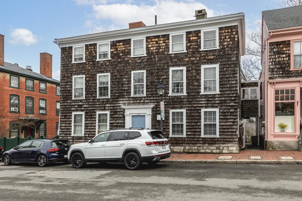 102 Washington St, Old Town