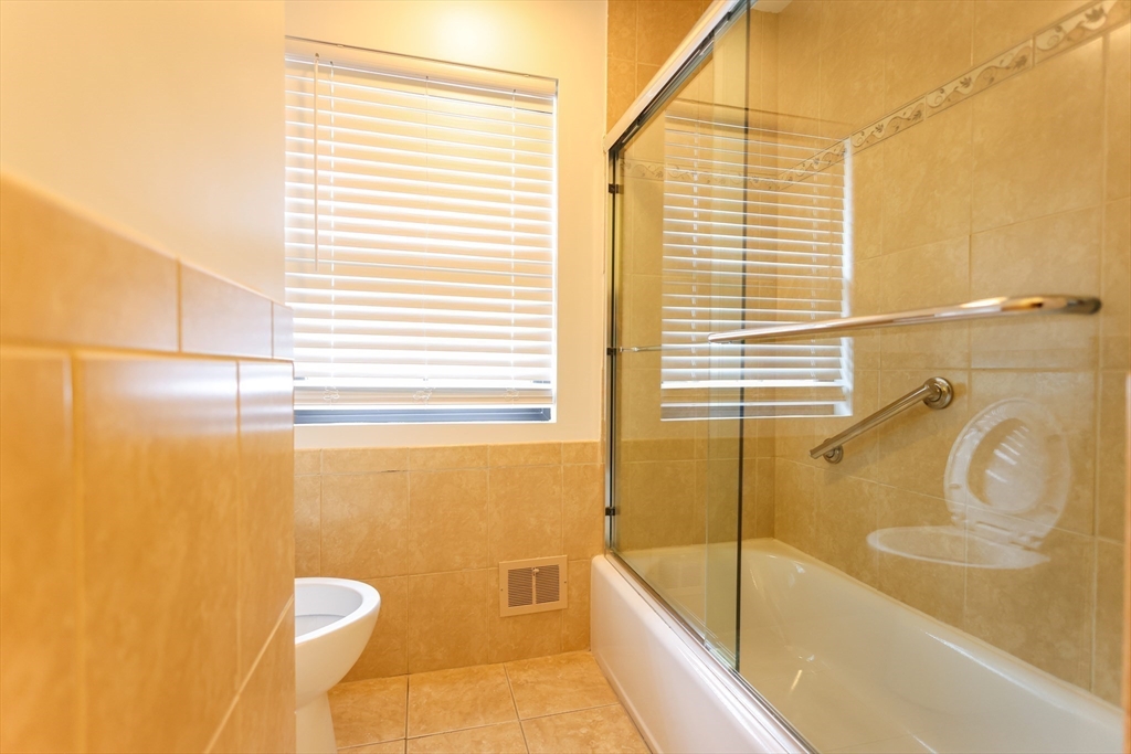 321 Nichols St, Norwood