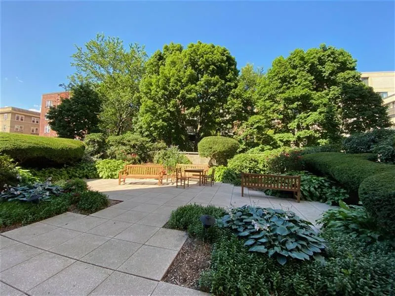 931 Massachusetts Ave, Mid-Cambridge