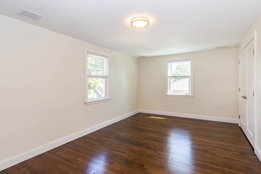 77 Rock Glen, Medford