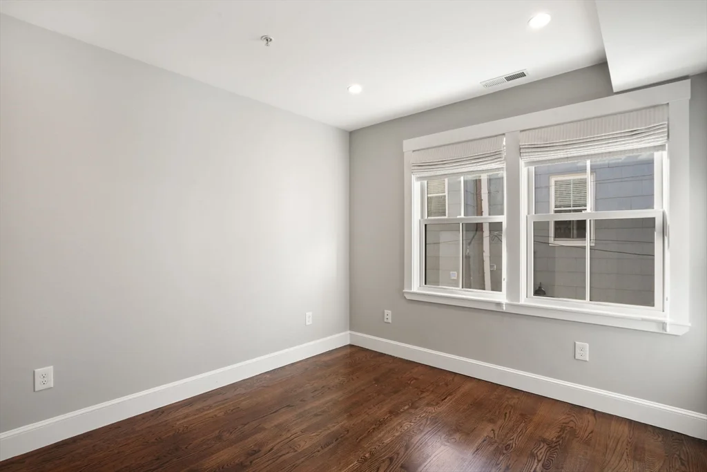 5 Atwood Sq, Jamaica Plain