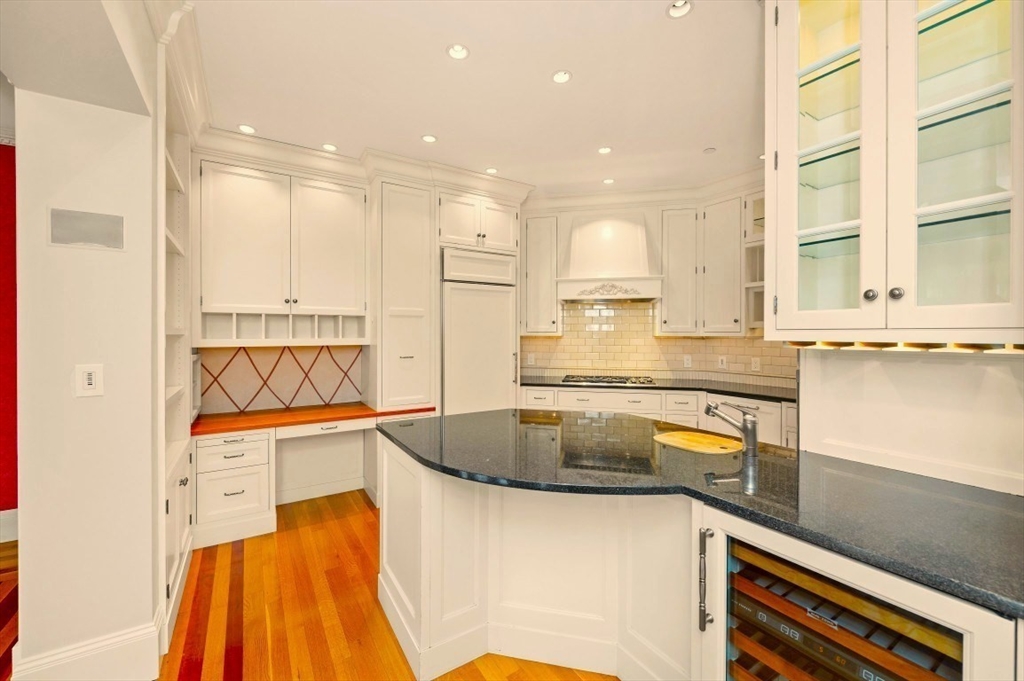 290 Commonwealth Ave, Back Bay