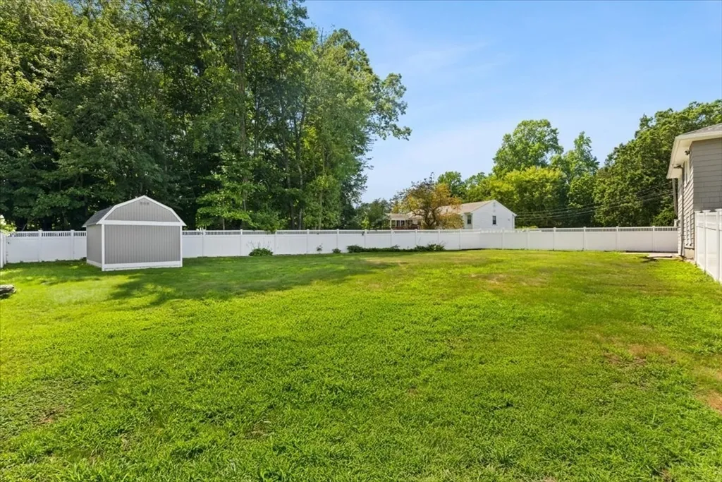 19 Coach Ln, Norwood