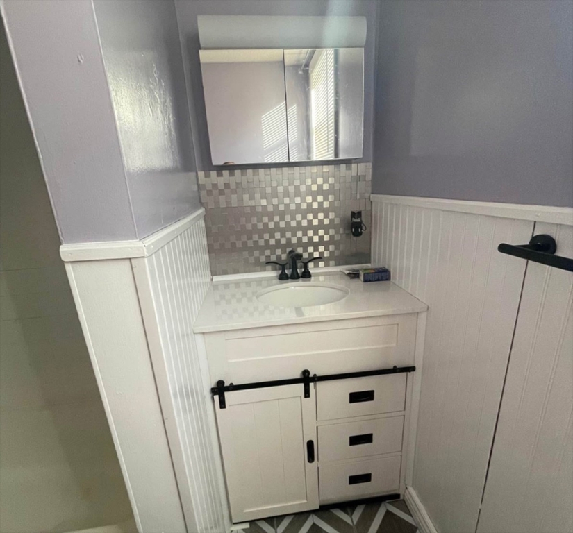 512 Pine St, Fall River