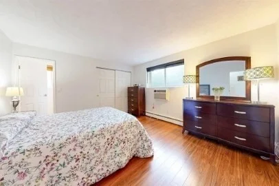 383 Langley Rd, Newton