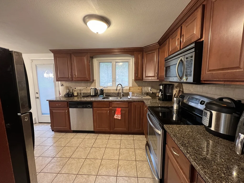 183 Oak St, Raynham