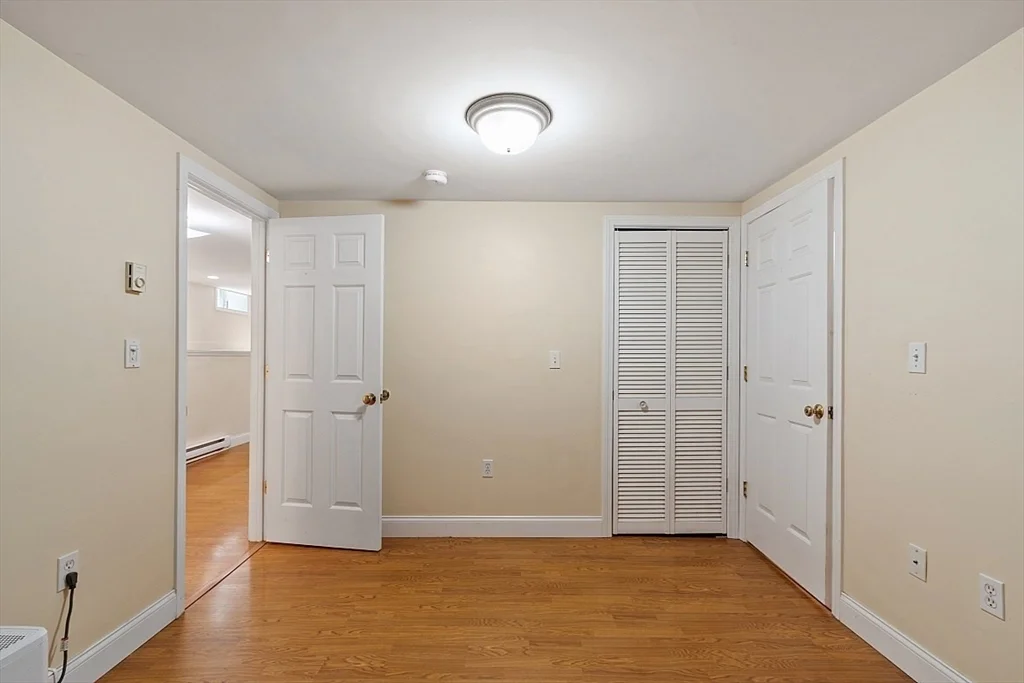 61 Western Ave, Gloucester