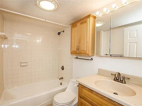 125 Pleasant St, North Brookline