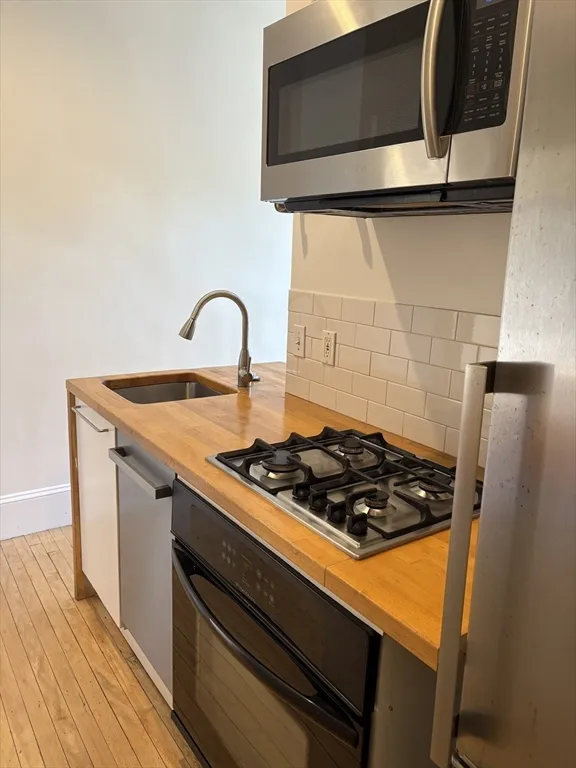 128 Magazine St, Cambridgeport