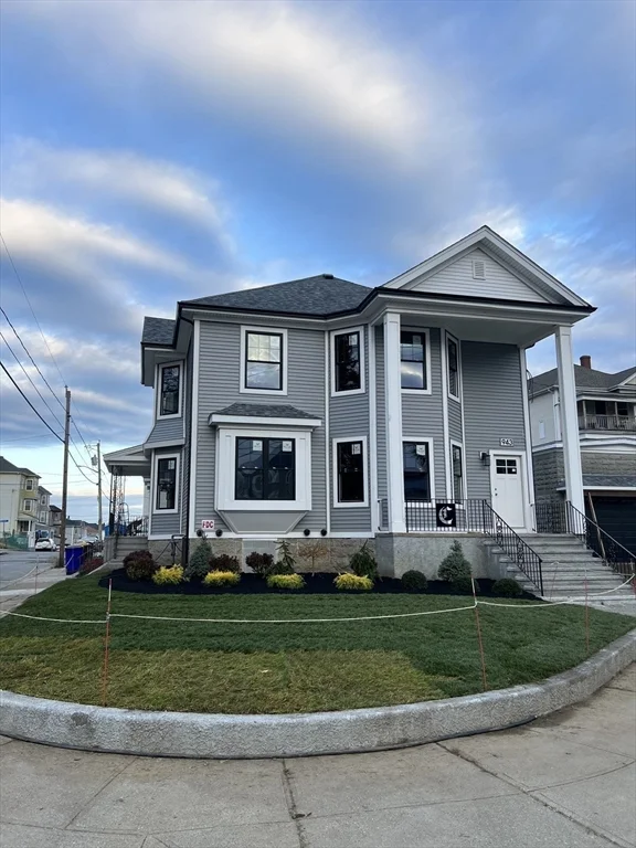 943 County St, Fall River