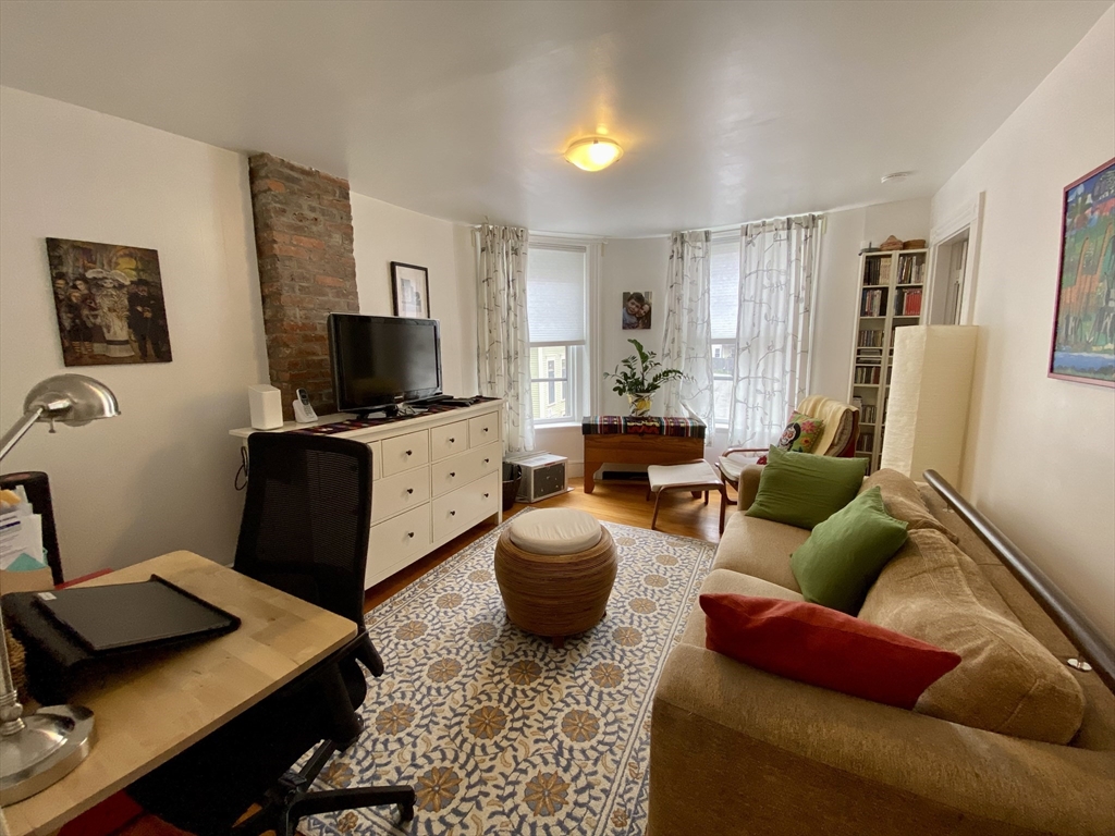 17 Perry St, Brookline Village