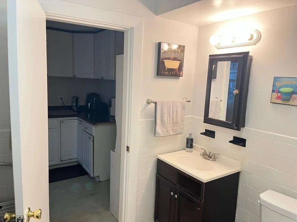 84 Garfield Ave, Revere