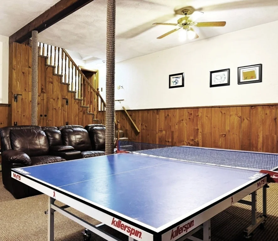 2 Blueberry Hill Ln, Arlington Heights