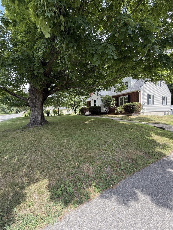 376 S Main St, Andover