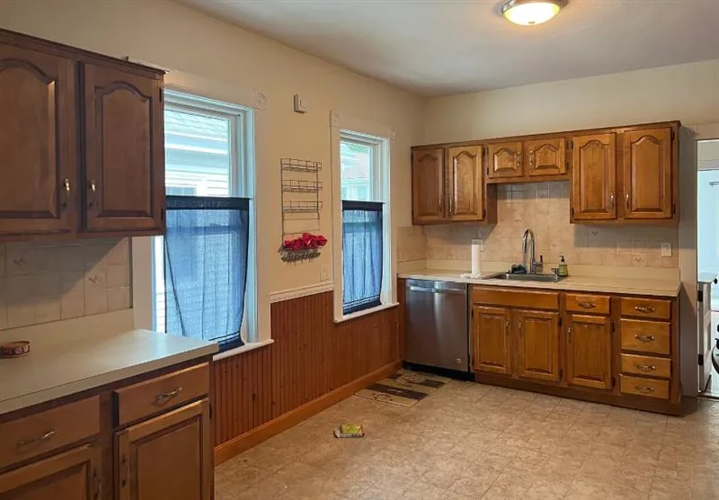 16 Edward Sullivan Rd, Strawberry Hill