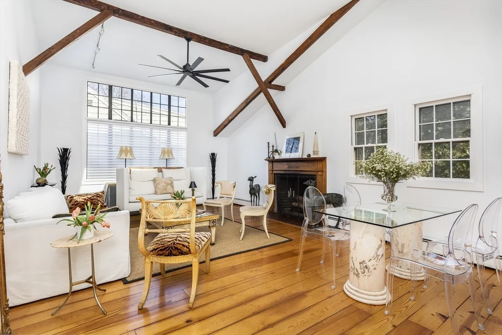 5 Stacey Ct, Marblehead