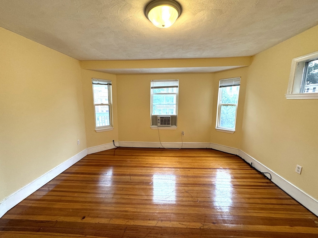 4057 Washington St, Roslindale